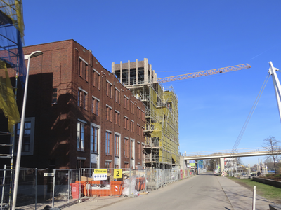 908824 Gezicht op de nieuwbouw aan de Dupondiusstraat aan de zuidzijde van de nieuwbouwbuurt Leeuwesteyn in de wijk ...